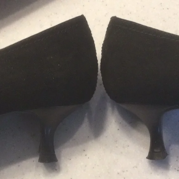 Donald Pliner kitten heels. Great condition - Picture 6 of 6